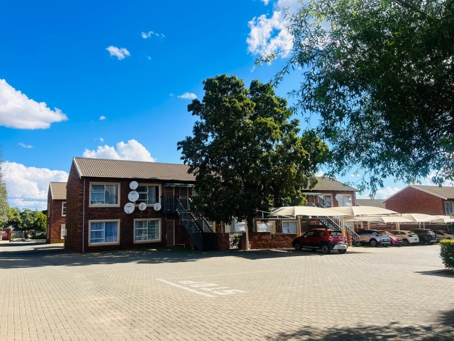 2 Bedroom Property for Sale in Langenhovenpark Free State